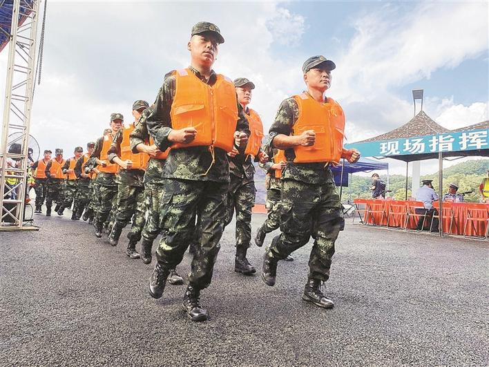 唱响“强军战歌” 锤炼“作战”精兵.jpg