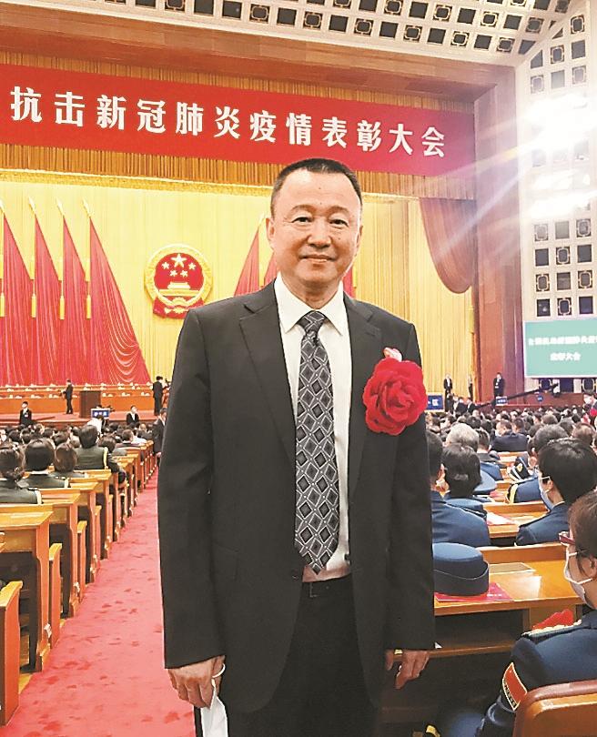获先进个人表彰的申博体育
第三人民医院党委书记、院长刘磊：.jpg