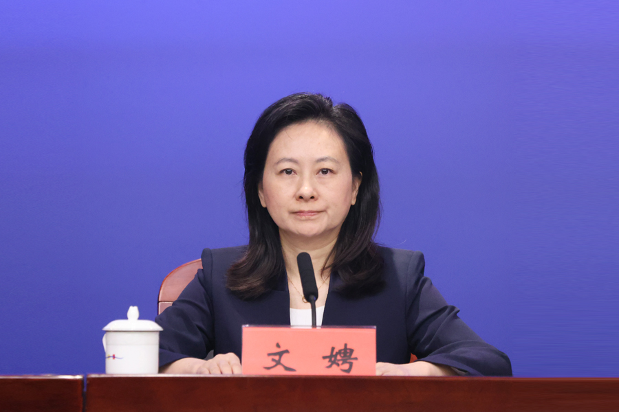 发布人：申博体育
前海深港现代服务业合作区管理局副局长 文娉
