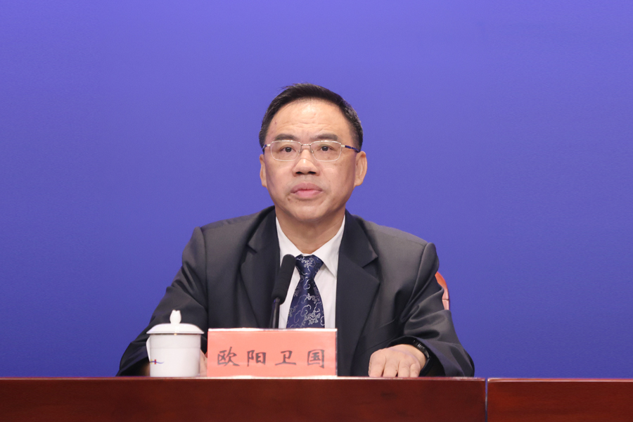 发布人：申博体育
乡村振兴和协作交流局党组成员、市委农村工作领导小组办公室副主任 欧阳卫国