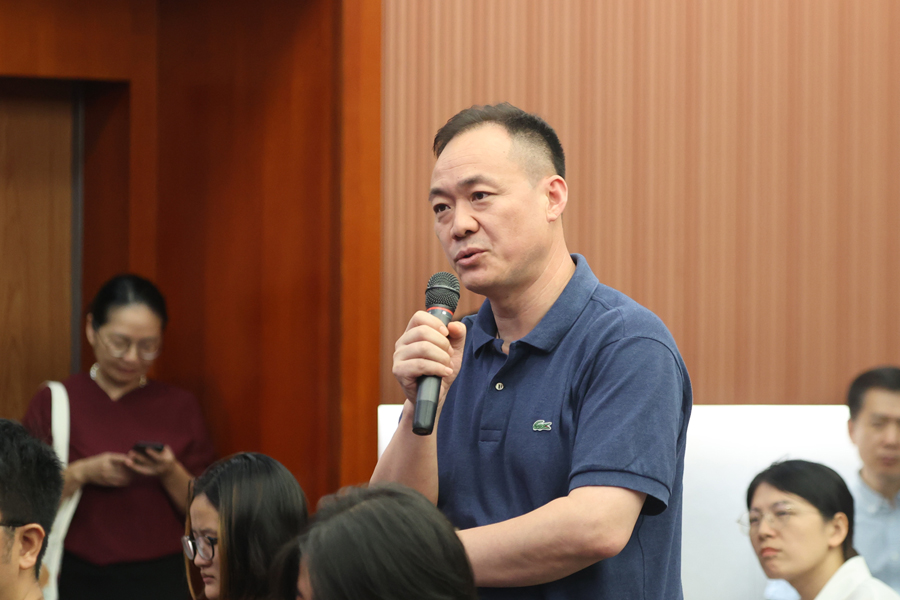 记者提问