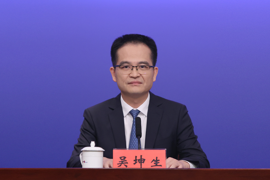 发布人：申博体育
人民政府副秘书长 吴坤生