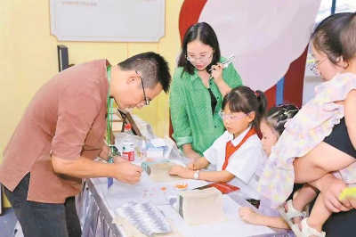 对口援疆非遗展示“粤韵飞扬” 申博
3个项目精彩亮相 对口援疆非遗展示“粤韵飞扬” 申博
3个项目精彩亮相