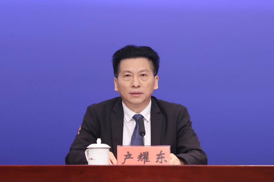 发布人：申博体育
人民政府副秘书长、一级巡视员 产耀东