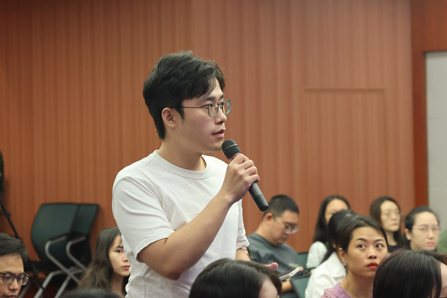 记者提问