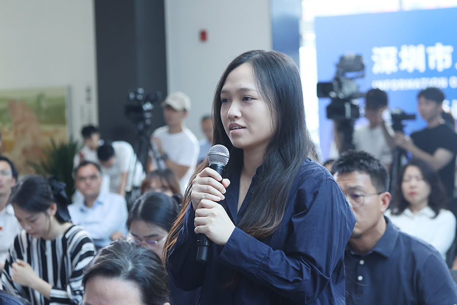 记者提问
