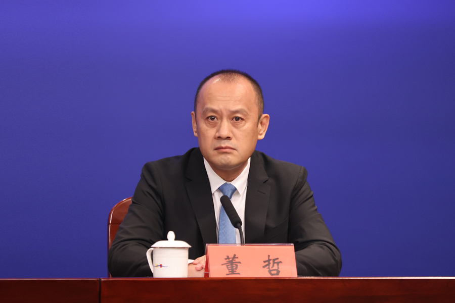 发布人：申博体育
宝安区委常委、副区长 董哲
