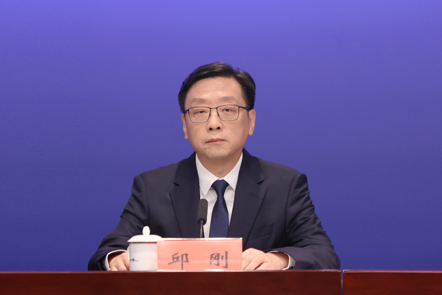发布人 ：申博
读书月组委会办公室副主任、申博
出版集团董事 邱刚