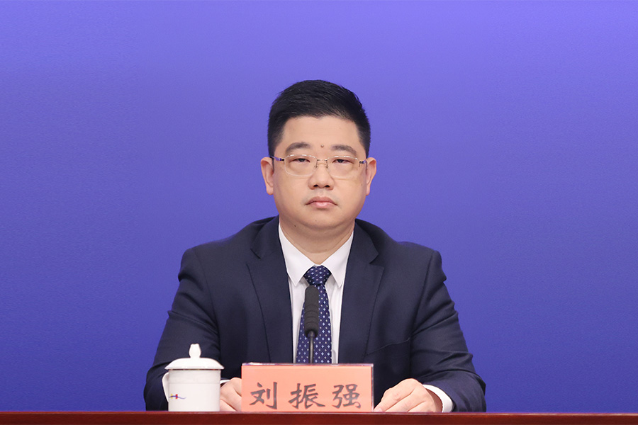 发布人：申博体育
投资促进局副局长 刘振强