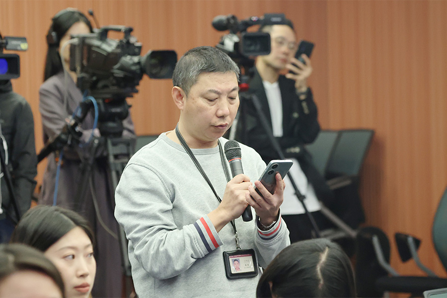 记者提问