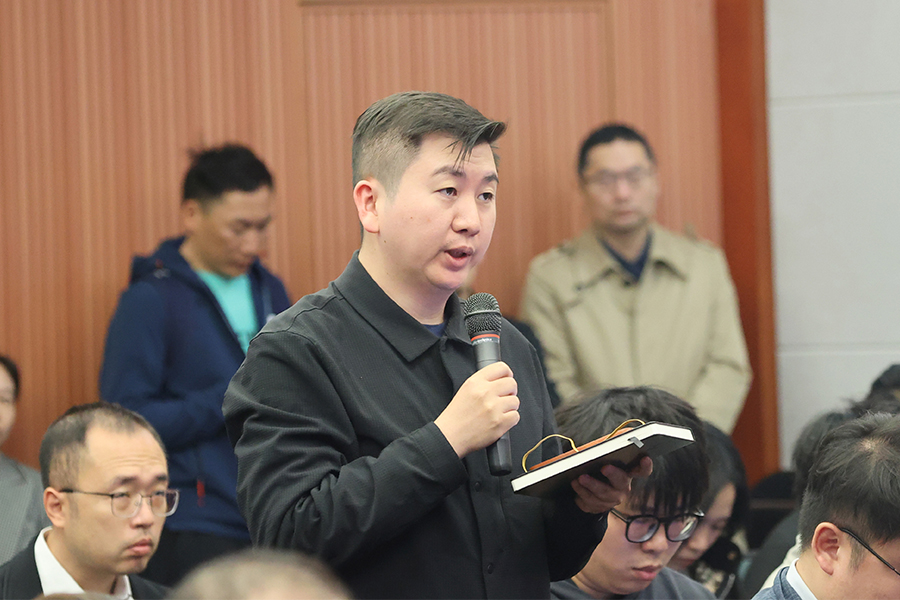 记者提问