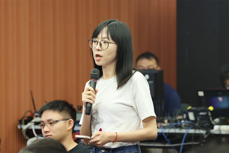 记者提问