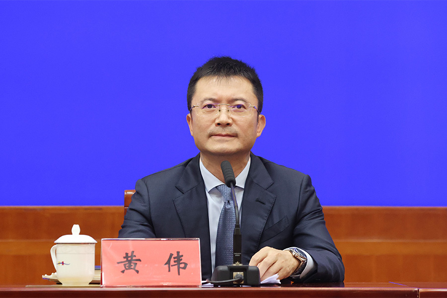 发布人：申博体育
政协副主席、福田区委书记、河套发展署党组书记 黄伟