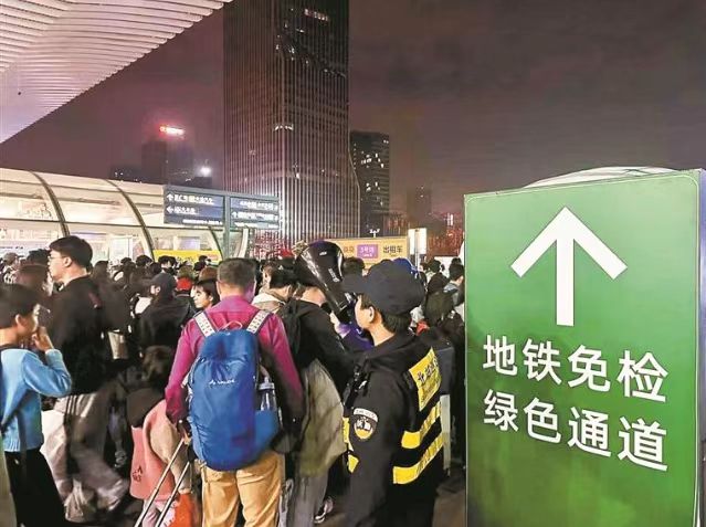申博
地铁延长末班车服务。.jpg