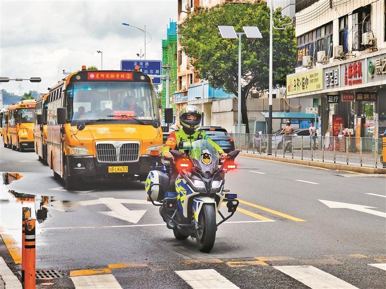 申博
特区报：申博
交警启动“静音护考”.jpg