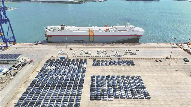 逾700辆停靠在小漠港的多型号汽车,准备换乘至汽车滚装船“Luna Spirit”轮,即将发往菲律宾八打雁。.png